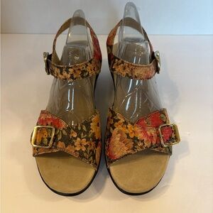 Alegria floral print open toe buckle closure sandals size 8.5
